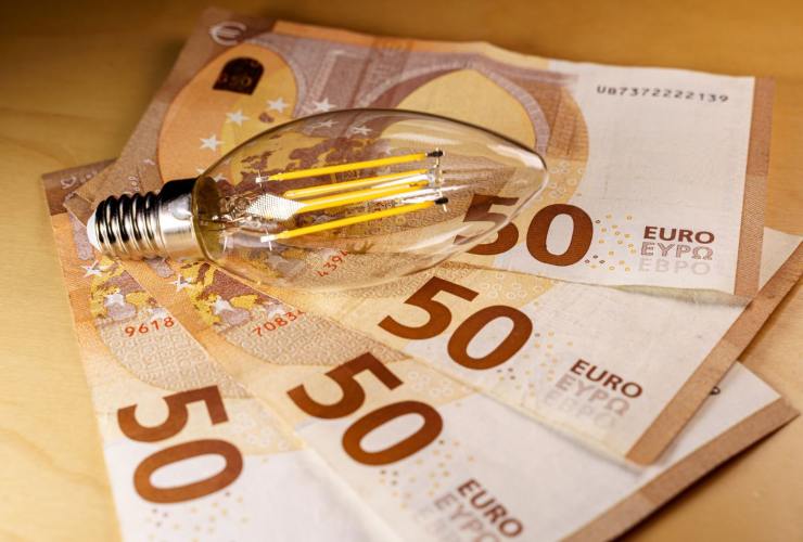 Lampadina, soldi, bolletta